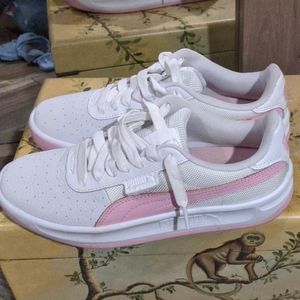 Puma Sneakers